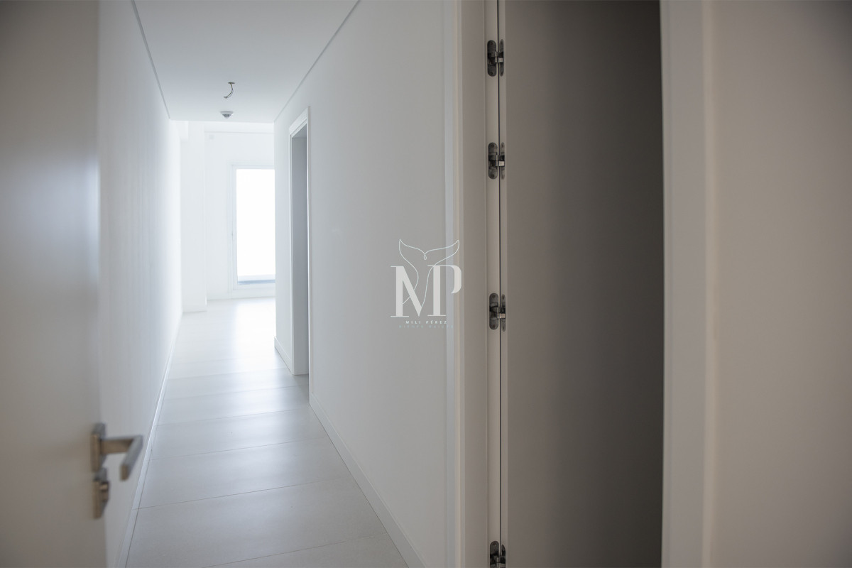 Apartamento ID.45 - Departamento frente al mar en venta, Piso alto. 3 dormitorios. Torre Le Parc,  Punta del Este