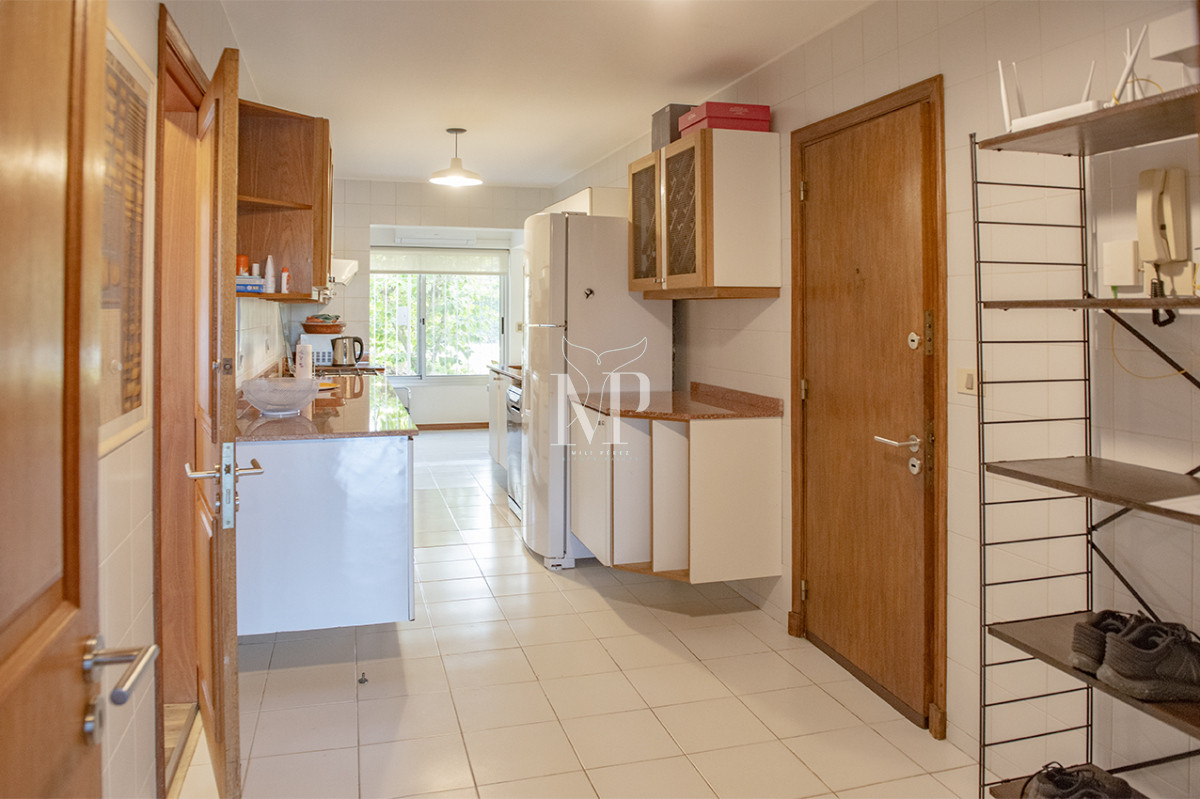 Apartamento ID.74 - Tu Refugio Frente al Mar en Brava - Punta del Este, Departamento de 4 dormitorios en venta