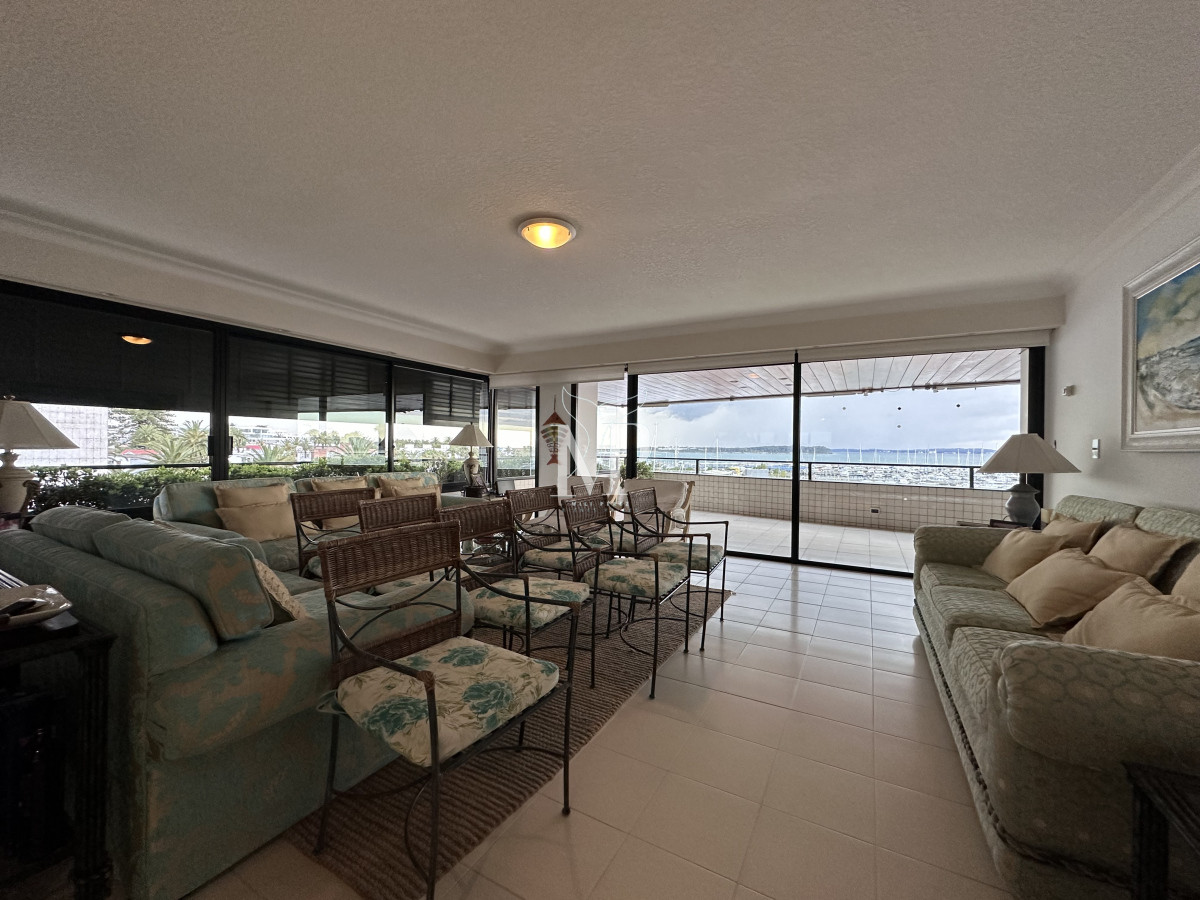 Apartamento ID.66 - Departamento en Portofino con 2 garajes y hermosa vista al Puerto, Punta del Este