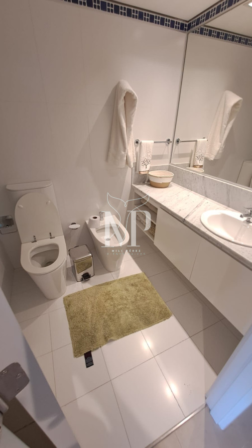 Apartamento ID.54 - Lujoso Apartamento en venta de 3 dormitorios en Suite en Punta del Este. Primera Linea Brava. Torre Le Parc