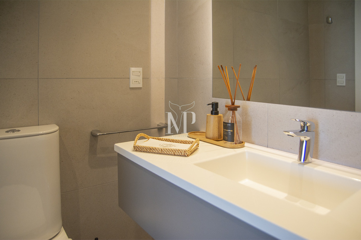 Apartamento ID.119 - A mentros del mar, en venta apartamento de 3 dormitorios en suite con hermosas vistas, Punta del Este