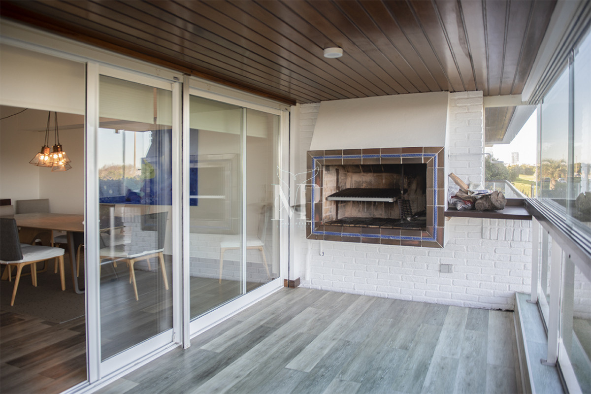 Apartamento ID.74 - Tu Refugio Frente al Mar en Brava - Punta del Este, Departamento de 4 dormitorios en venta