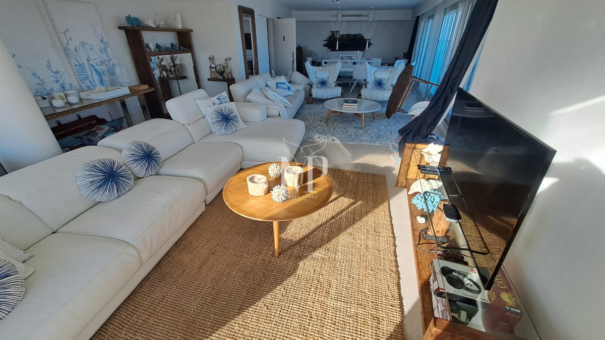 Apartamento ID.54 - Lujoso Apartamento en venta de 3 dormitorios en Suite en Punta del Este. Primera Linea Brava. Torre Le Parc