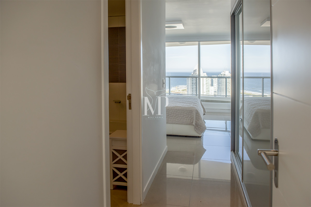 Apartamento ID.52 - Vende departamento de 3 suites en Punta del Este.
