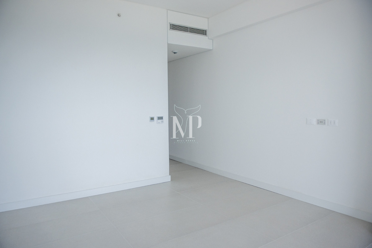 Apartamento ID.45 - Departamento frente al mar en venta, Piso alto. 3 dormitorios. Torre Le Parc,  Punta del Este