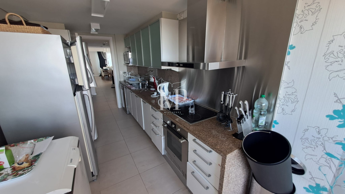 Apartamento ID.54 - Lujoso Apartamento en venta de 3 dormitorios en Suite en Punta del Este. Primera Linea Brava. Torre Le Parc