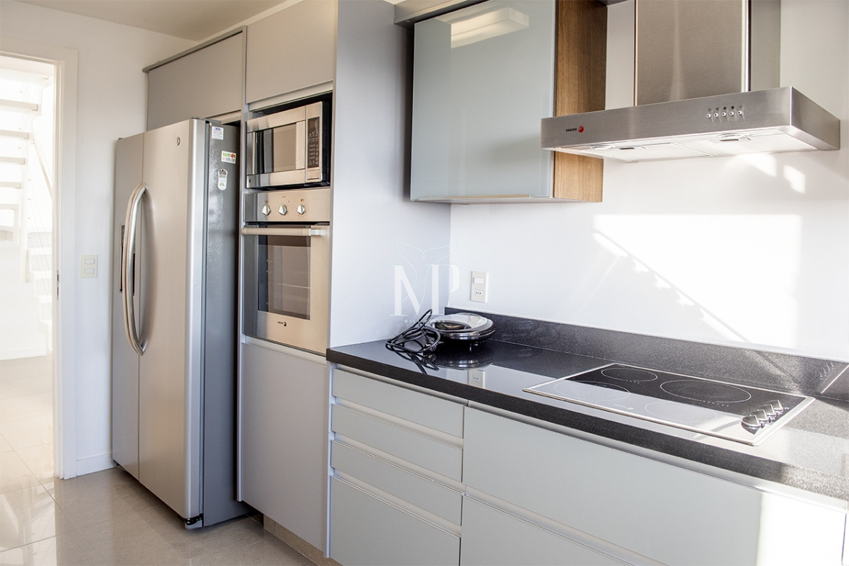 Apartamento ID.52 - Vende departamento de 3 suites en Punta del Este.