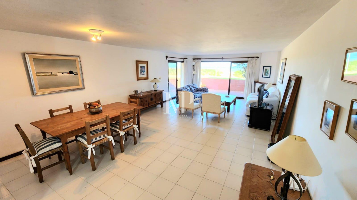 Apartamento ID.135 - En venta apartamento de 3 dormitorios con parrillero y excelente vista en Manantiales