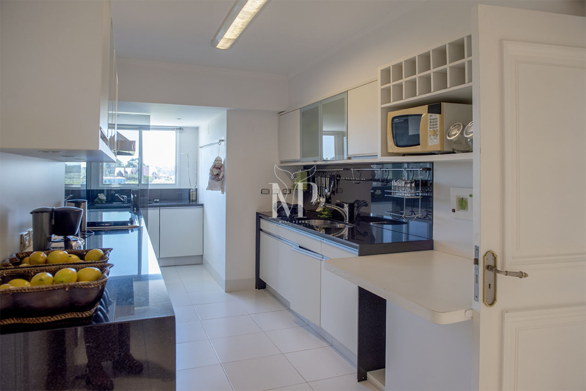 Apartamento ID.72 - Penthouse Duplex en Venta de 4 dormitorios en Playa Brava , Punta del este 