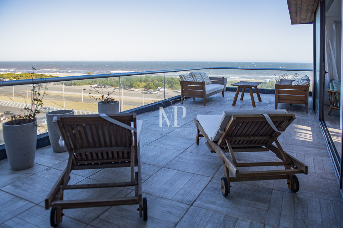 Apartamento ID.124 - Apartamento Penthouse, frente al mar, playa brava, 3 dormitorios con hermosa vista