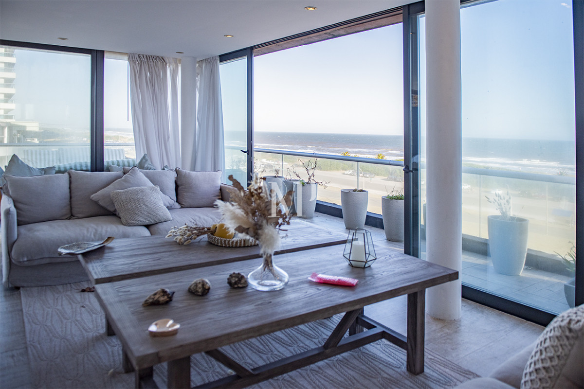 Apartamento ID.124 - Apartamento Penthouse, frente al mar, playa brava, 3 dormitorios con hermosa vista