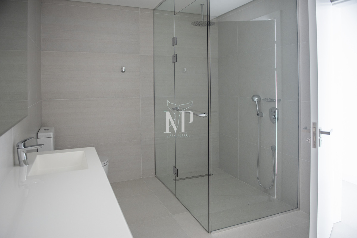 Apartamento ID.45 - Departamento frente al mar en venta, Piso alto. 3 dormitorios. Torre Le Parc,  Punta del Este