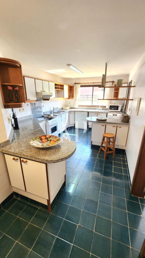 Apartamento ID.135 - En venta apartamento de 3 dormitorios con parrillero y excelente vista en Manantiales