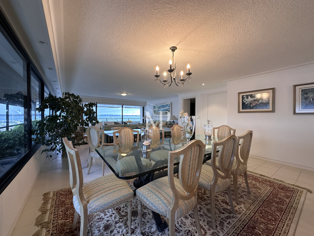Apartamento ID.66 - Departamento en Portofino con 2 garajes y hermosa vista al Puerto, Punta del Este