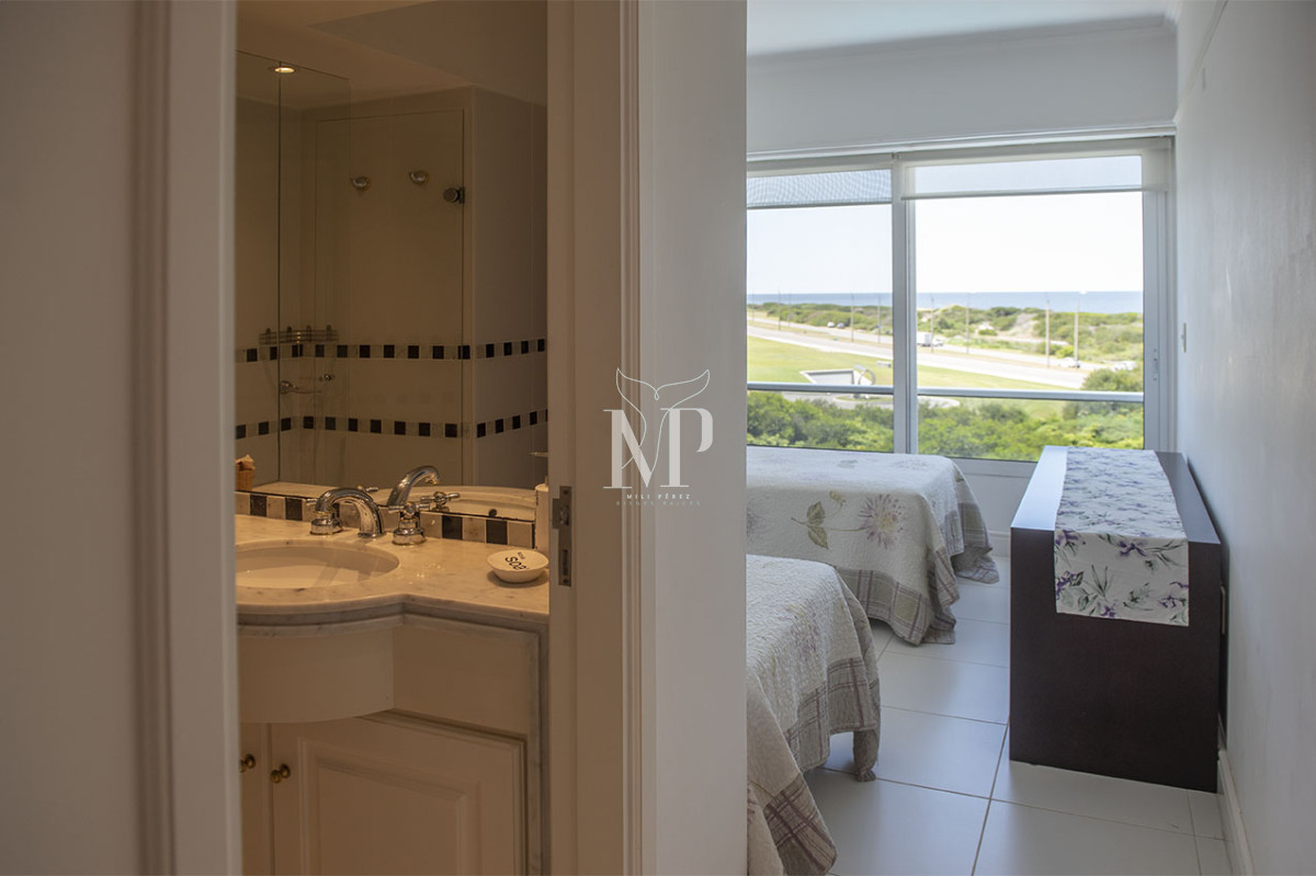 Apartamento ID.72 - Penthouse Duplex en Venta de 4 dormitorios en Playa Brava , Punta del este 