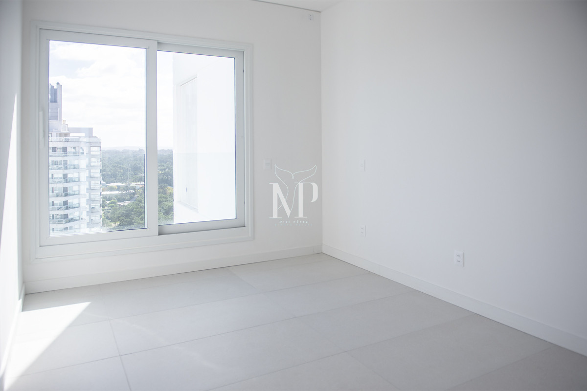 Apartamento ID.45 - Departamento frente al mar en venta, Piso alto. 3 dormitorios. Torre Le Parc,  Punta del Este