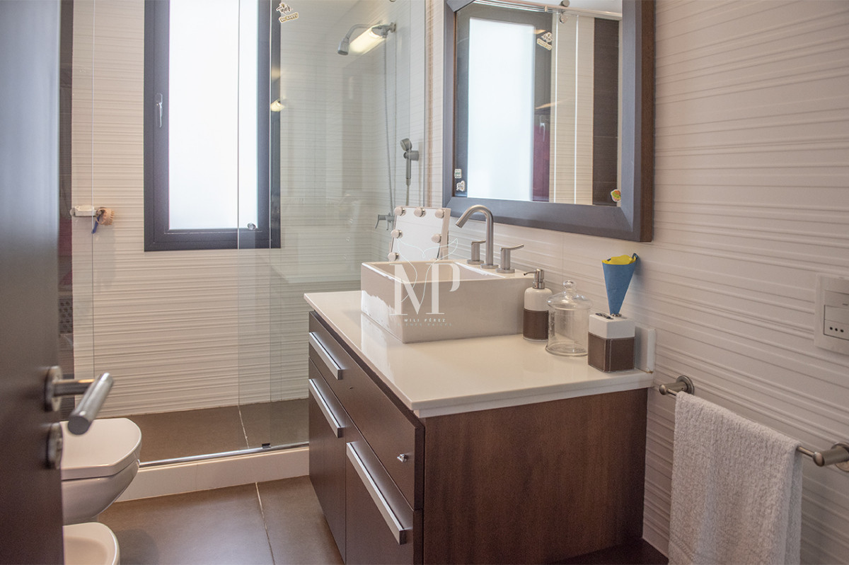 Apartamento ID.65 - Apartamento Único Frente al Mar en Zona Puerto con Piscina Privada.