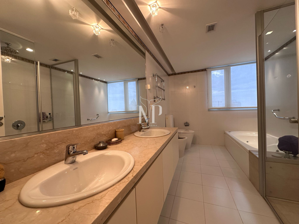 Apartamento ID.59 - Vende apartamento en Torre Le Parc de 4 dormitorios,Punta del Este