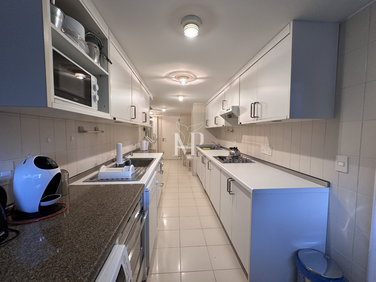 Apartamento ID.66 - Departamento en Portofino con 2 garajes y hermosa vista al Puerto, Punta del Este