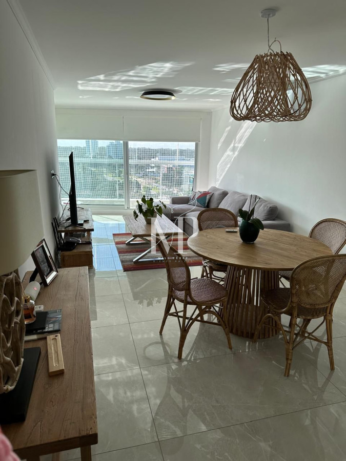 Apartamento ID.143 - EDIFICIO MIAMI BOULEVARD II, UNIDAD LATERAL EN VENTA, 2 DORMITORIOS, PLAYA MANSA, PARRILLERO EN BALCÒN