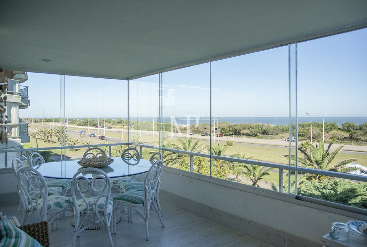 Apartamento ID.75 - Departamento en edificio Esturión, frente al mar, 3 dormitorios en venta