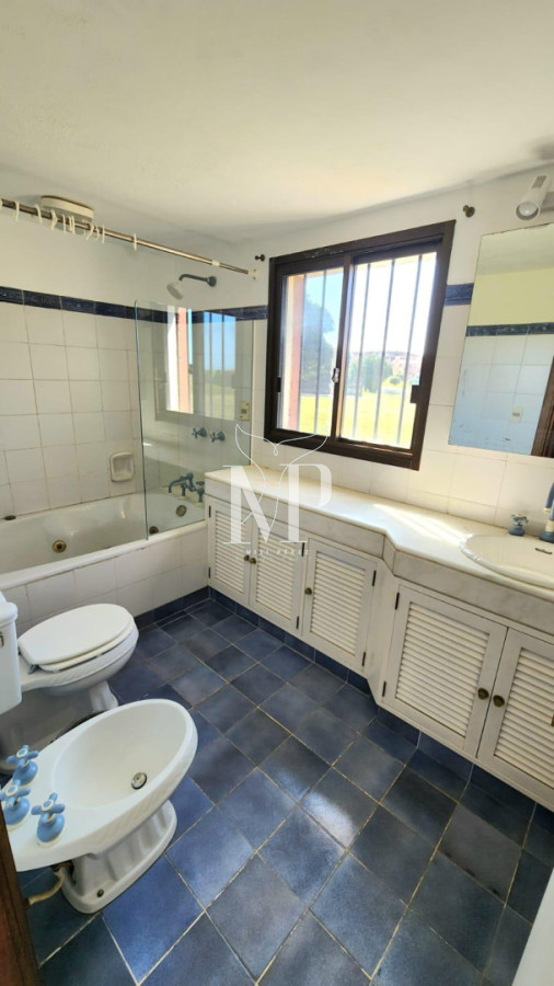 Apartamento ID.135 - En venta apartamento de 3 dormitorios con parrillero y excelente vista en Manantiales