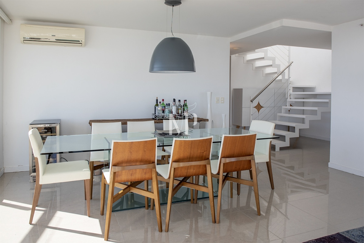 Apartamento ID.52 - Vende departamento de 3 suites en Punta del Este.