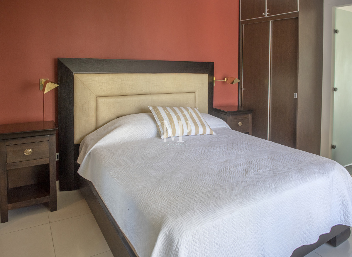 Apartamento ID.139 - Vende hermoso Penthouse en Playa Mansa con azotea propia en Punta del Este