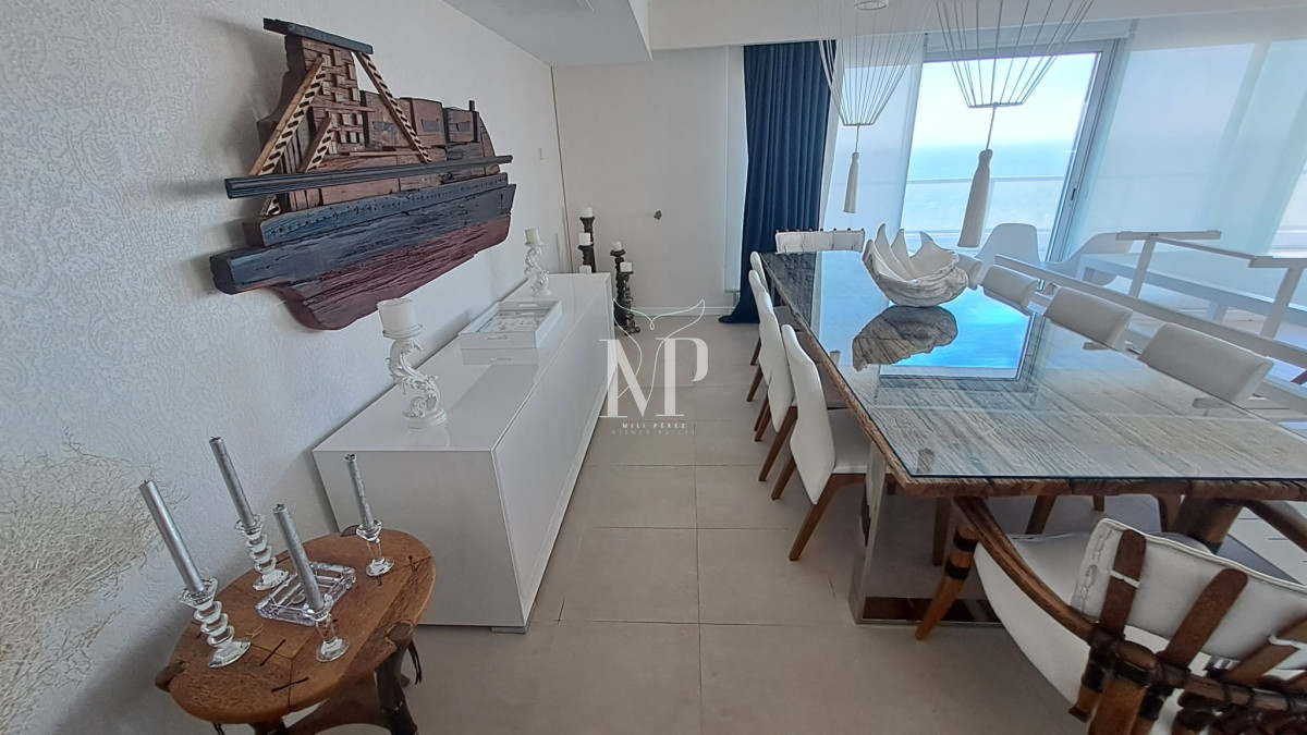 Apartamento ID.54 - Lujoso Apartamento en venta de 3 dormitorios en Suite en Punta del Este. Primera Linea Brava. Torre Le Parc