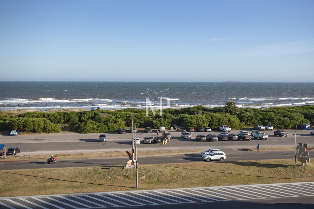 Apartamento ID.124 - Apartamento Penthouse, frente al mar, playa brava, 3 dormitorios con hermosa vista