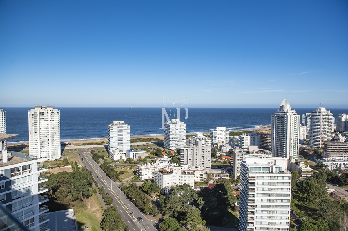 Apartamento ID.52 - Vende departamento de 3 suites en Punta del Este.