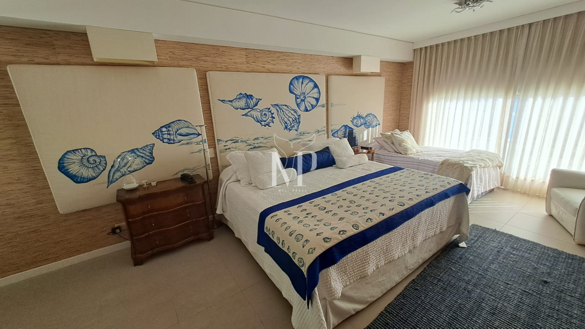 Apartamento ID.54 - Lujoso Apartamento en venta de 3 dormitorios en Suite en Punta del Este. Primera Linea Brava. Torre Le Parc