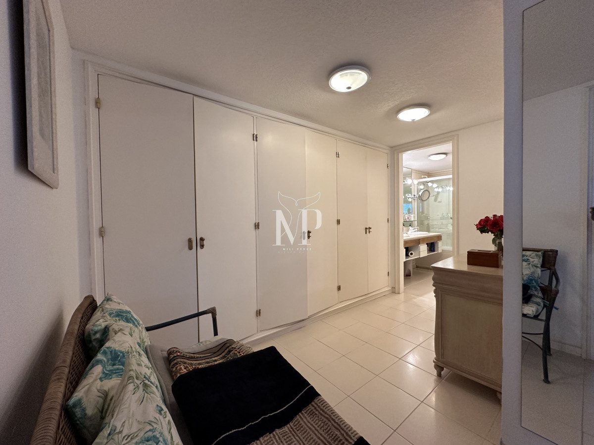 Apartamento ID.66 - Departamento en Portofino con 2 garajes y hermosa vista al Puerto, Punta del Este