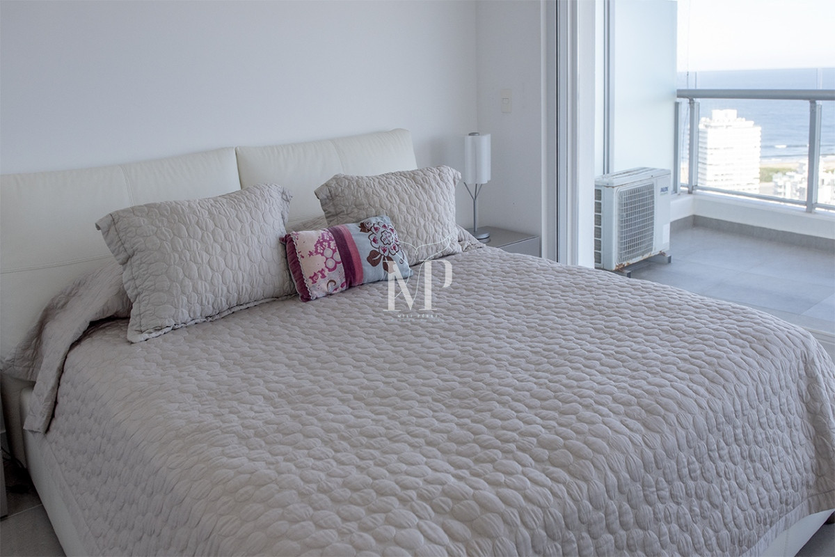 Apartamento ID.52 - Vende departamento de 3 suites en Punta del Este.