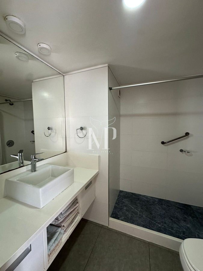 Apartamento ID.157 - Monoambiente en venta en Torre Bellagio, piso alto . Torre nueva con amenities. Punta del Este