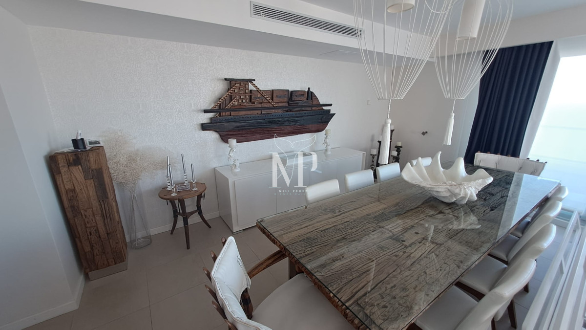 Apartamento ID.54 - Lujoso Apartamento en venta de 3 dormitorios en Suite en Punta del Este. Primera Linea Brava. Torre Le Parc