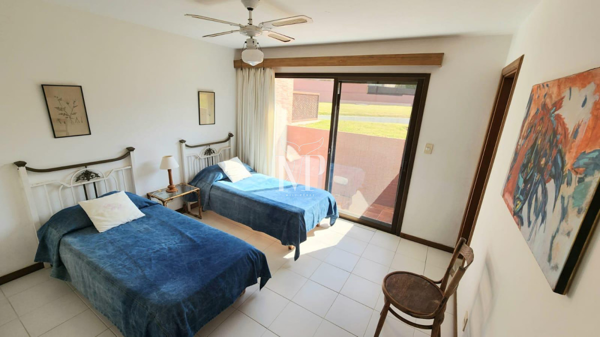Apartamento ID.135 - En venta apartamento de 3 dormitorios con parrillero y excelente vista en Manantiales