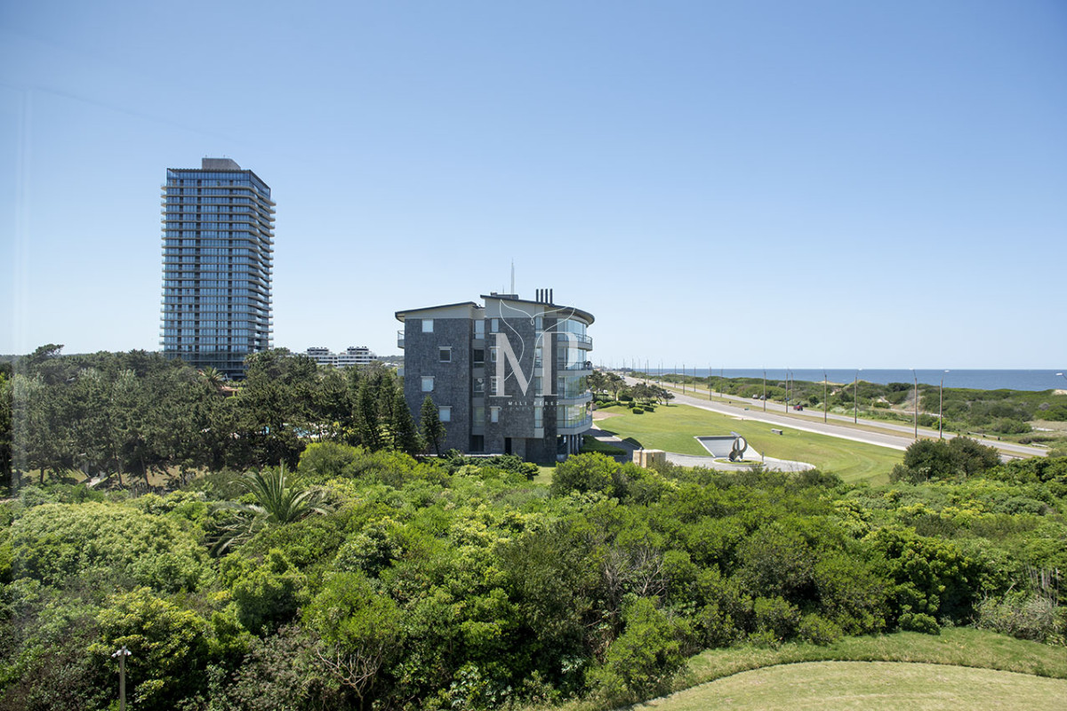 Apartamento ID.72 - Penthouse Duplex en Venta de 4 dormitorios en Playa Brava , Punta del este 
