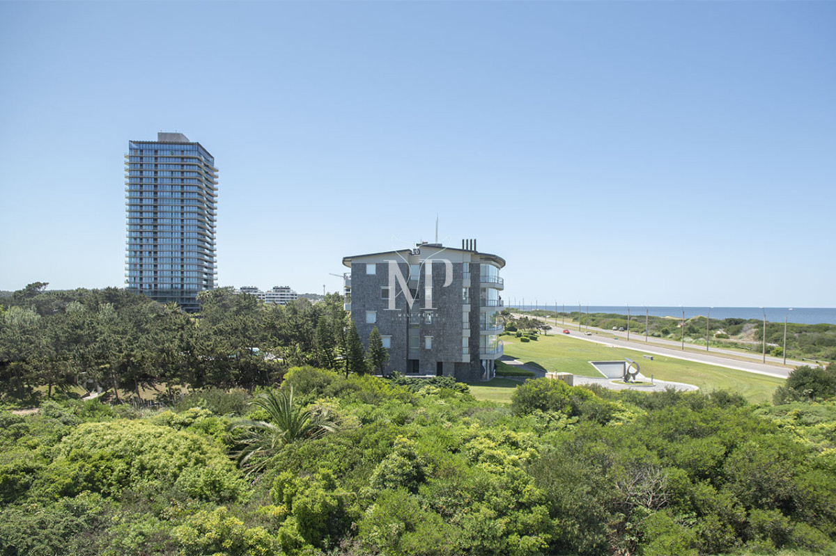 Apartamento ID.72 - Penthouse Duplex en Venta de 4 dormitorios en Playa Brava , Punta del este 