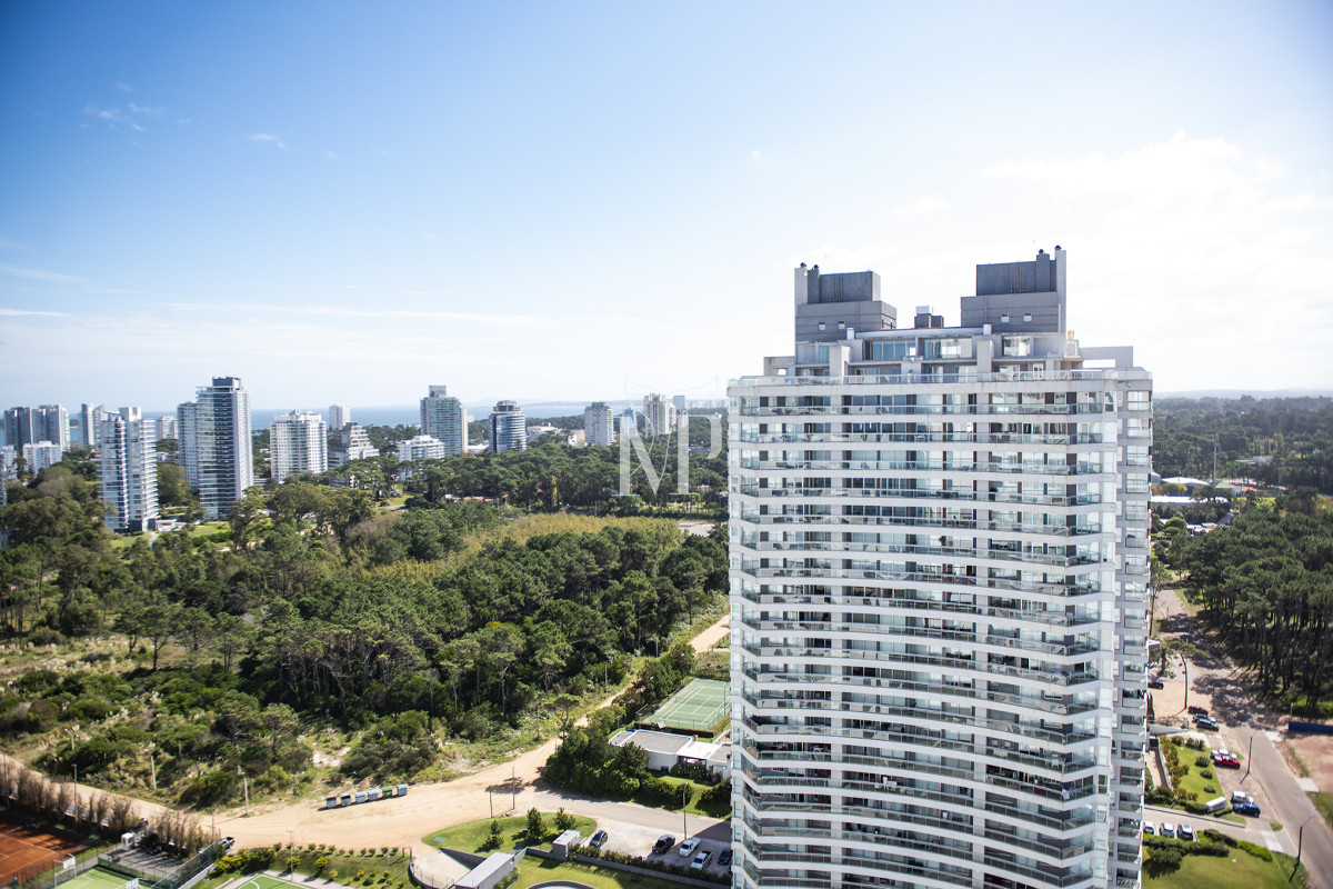 Apartamento ID.45 - Departamento frente al mar en venta, Piso alto. 3 dormitorios. Torre Le Parc,  Punta del Este