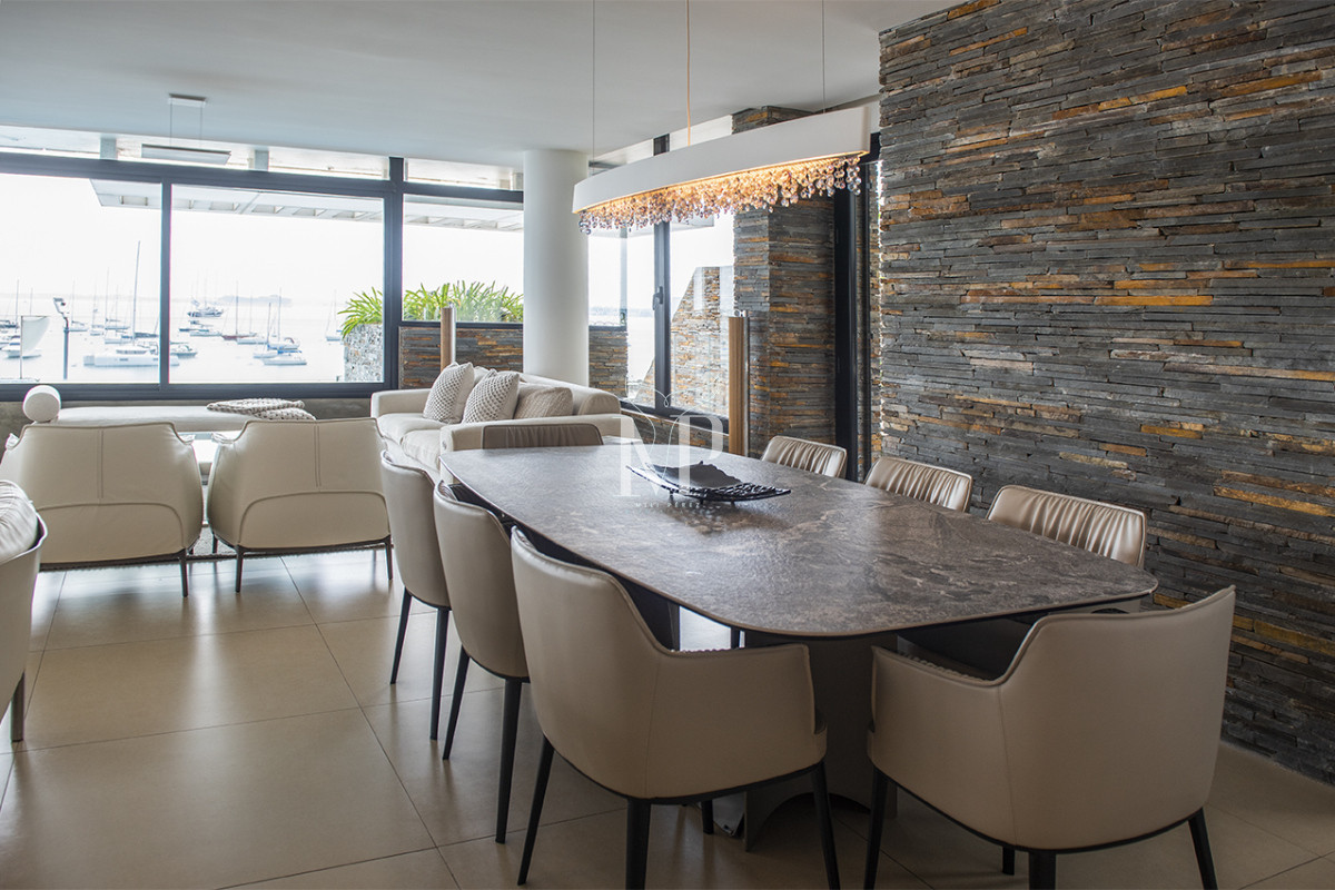 Apartamento ID.65 - Apartamento Único Frente al Mar en Zona Puerto con Piscina Privada.