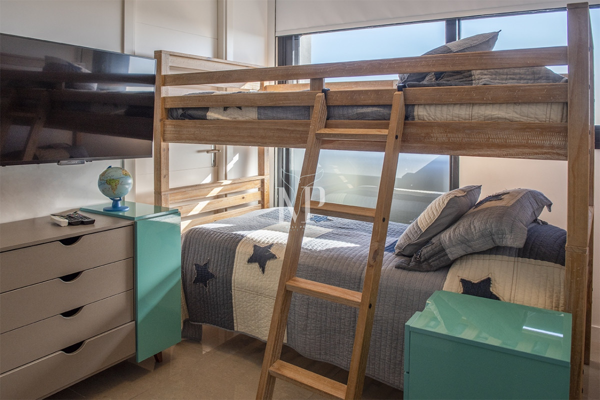 Apartamento ID.52 - Vende departamento de 3 suites en Punta del Este.