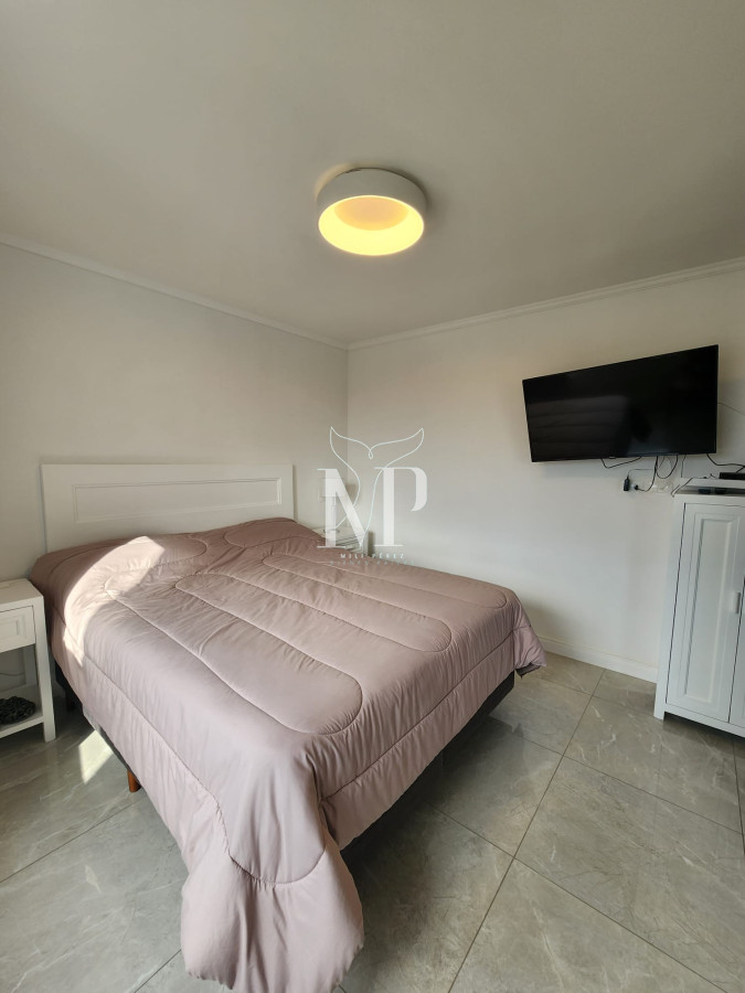 Apartamento ID.143 - EDIFICIO MIAMI BOULEVARD II, UNIDAD LATERAL EN VENTA, 2 DORMITORIOS, PLAYA MANSA, PARRILLERO EN BALCÒN