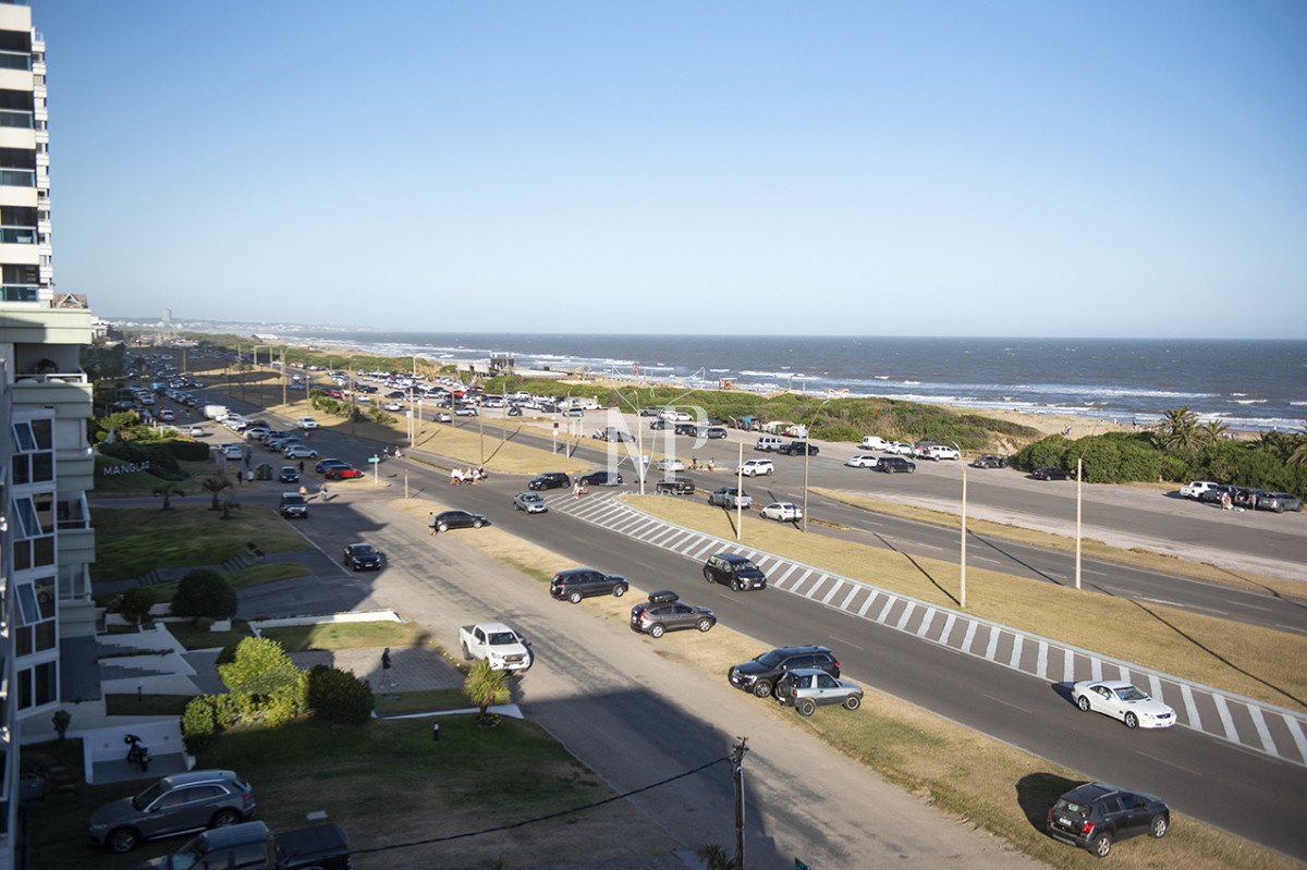 Apartamento ID.124 - Apartamento Penthouse, frente al mar, playa brava, 3 dormitorios con hermosa vista