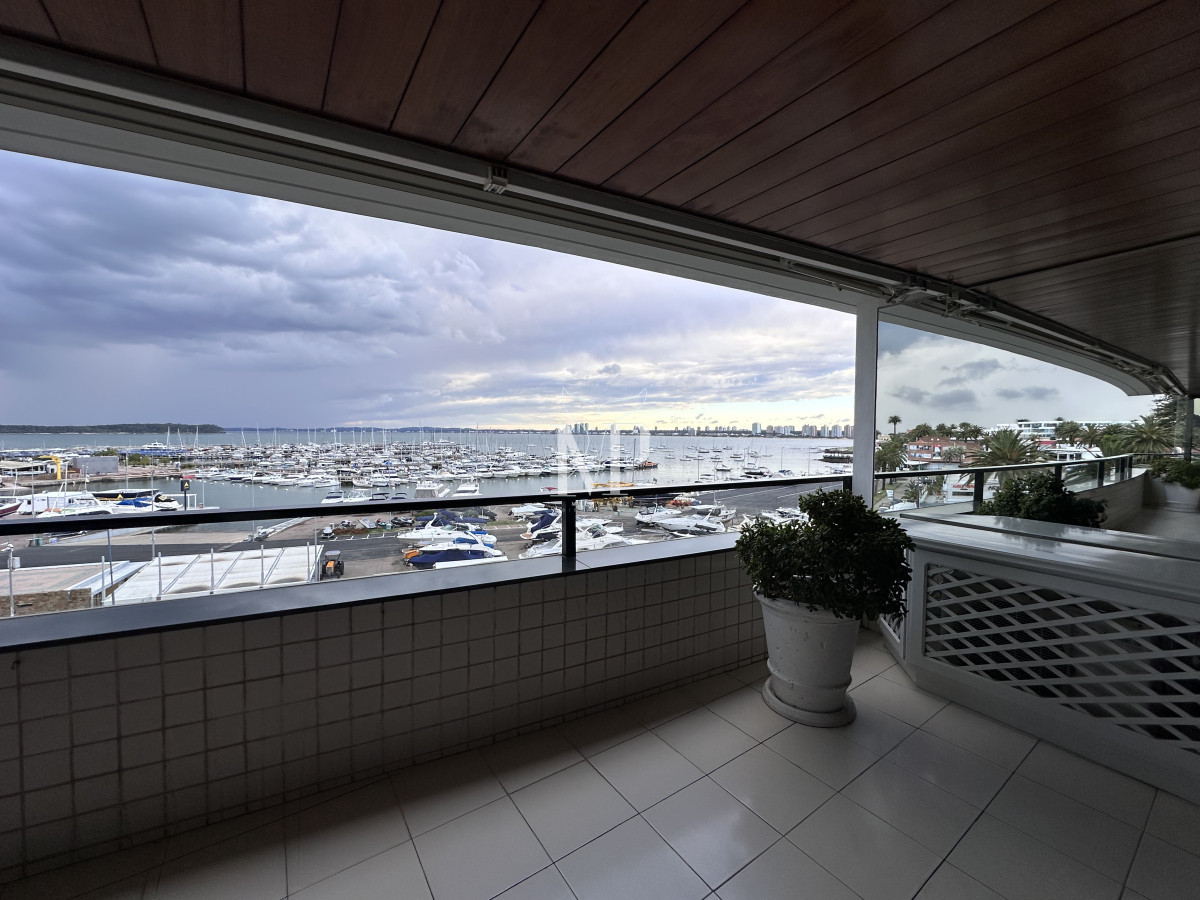 Apartamento ID.66 - Departamento en Portofino con 2 garajes y hermosa vista al Puerto, Punta del Este