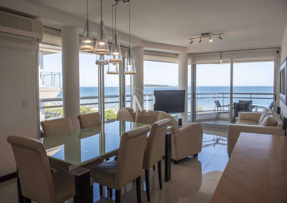 Apartamento ID.139 - Vende hermoso Penthouse en Playa Mansa con azotea propia en Punta del Este