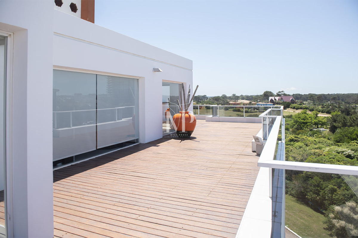 Apartamento ID.72 - Penthouse Duplex en Venta de 4 dormitorios en Playa Brava , Punta del este 