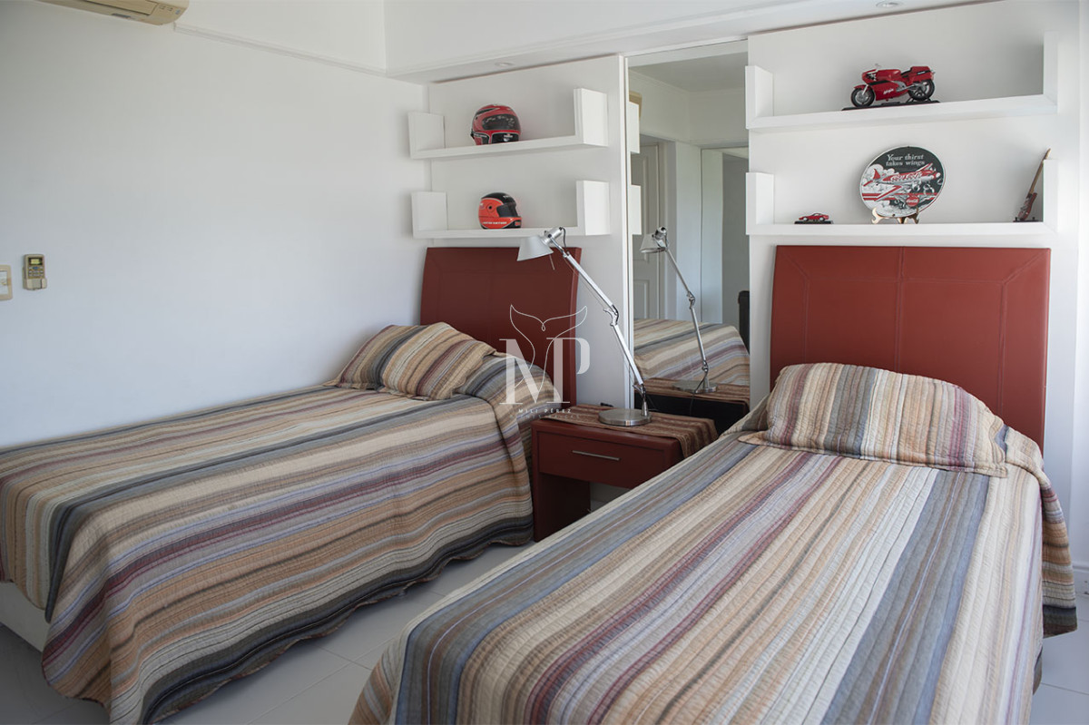 Apartamento ID.72 - Penthouse Duplex en Venta de 4 dormitorios en Playa Brava , Punta del este 