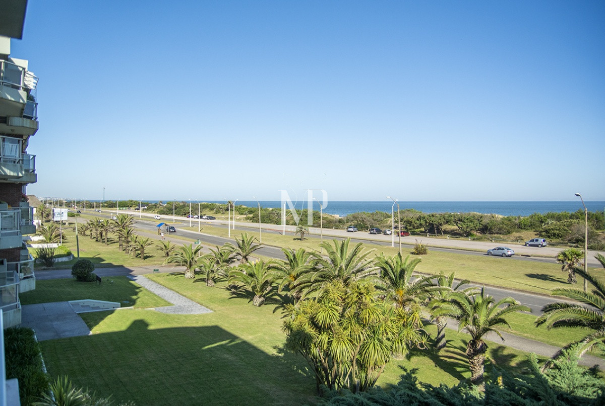 Apartamento ID.75 - Departamento en edificio Esturión, frente al mar, 3 dormitorios en venta