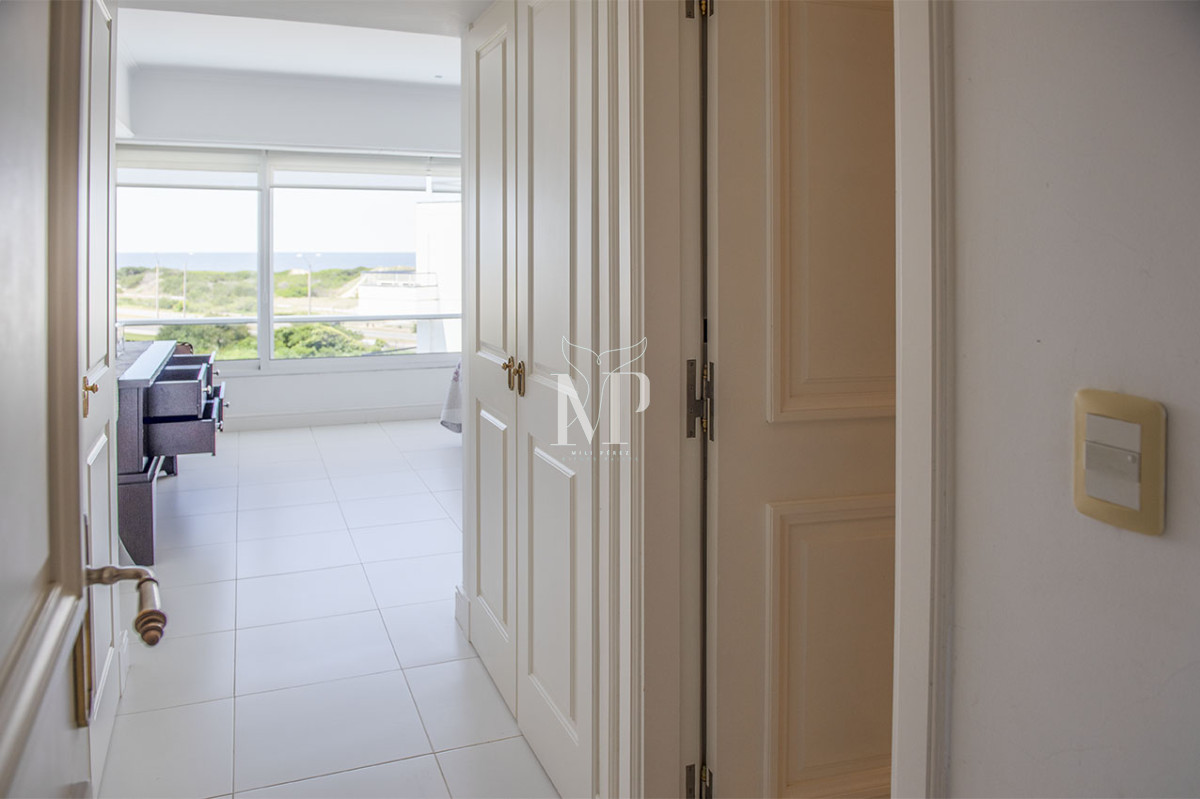 Apartamento ID.72 - Penthouse Duplex en Venta de 4 dormitorios en Playa Brava , Punta del este 